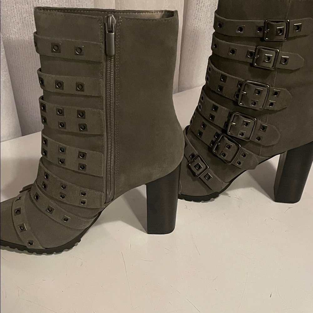 Stylish Women's Buckle Ankle Boots - Gray